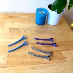 Hair clips in blue and grey